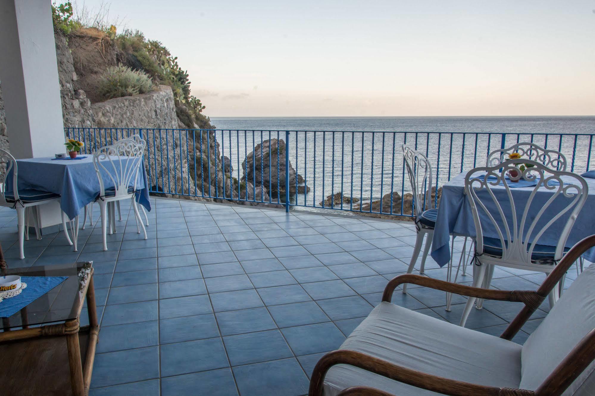 Hotel Rocce Azzurre Липари Экстерьер фото